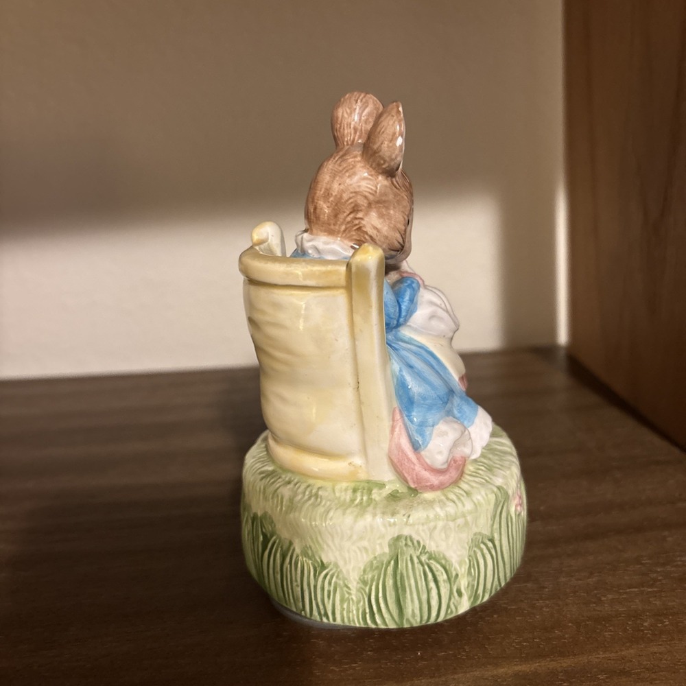 Hunca Munca from "The Tale of Two Bad Mice" Beatrix Potter Music Figurine 1988 - Picture 4 of 8